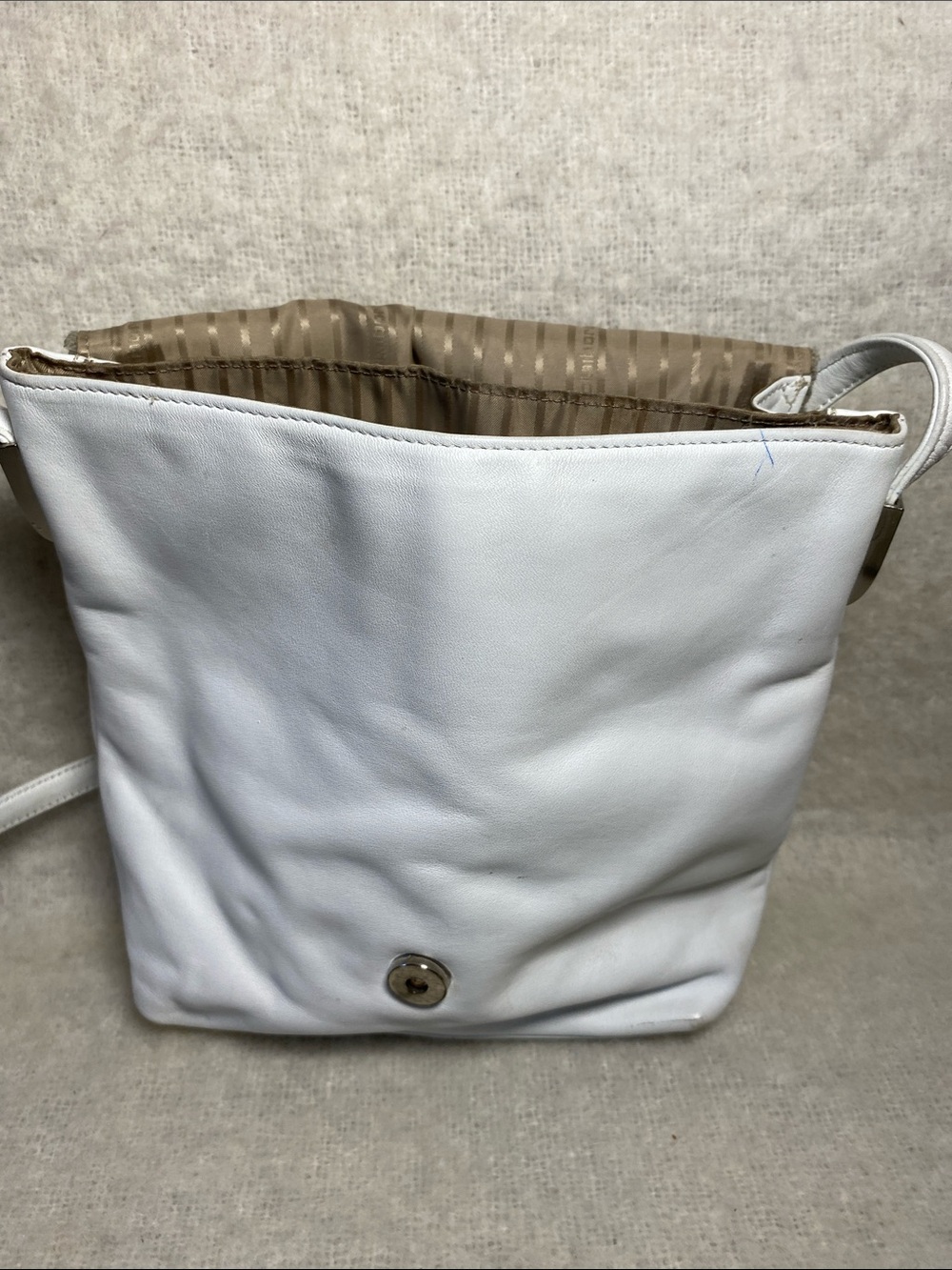 LC White Leather Crossbody Bag - Classic Everyday Shoulder Bag - Picture 9 of 10